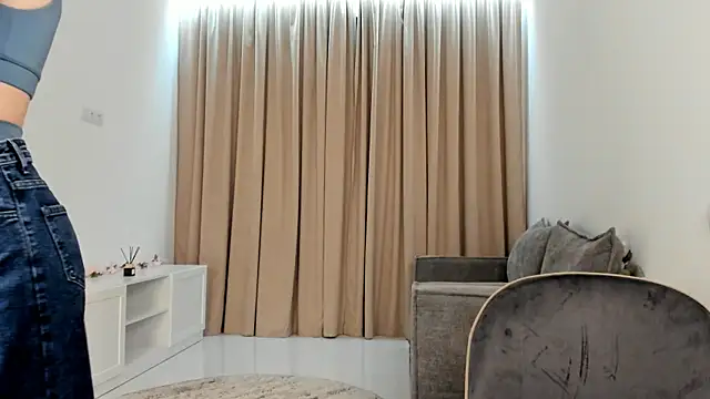 RoyceKintzel online show from April 2026 06:08:02 PM