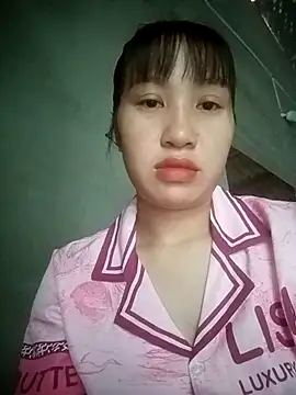 lucynguyen2 online show from April 2026 12:46:02 AM