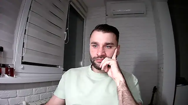 Snapshot of DaddySlava chatting on April 2026 05:10:01 PM DaddySlava online show from April 2026 05:10:01 PM