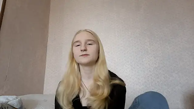 Snapshot of ForwentSeat chatting on April 2026 07:17:02 AM ForwentSeat online show from April 2026 07:17:02 AM