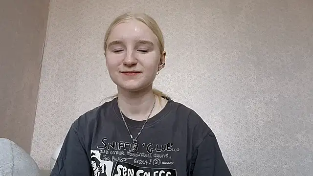 Snapshot of ForwentSeat chatting on April 2026 07:09:01 AM ForwentSeat online show from April 2026 07:09:01 AM