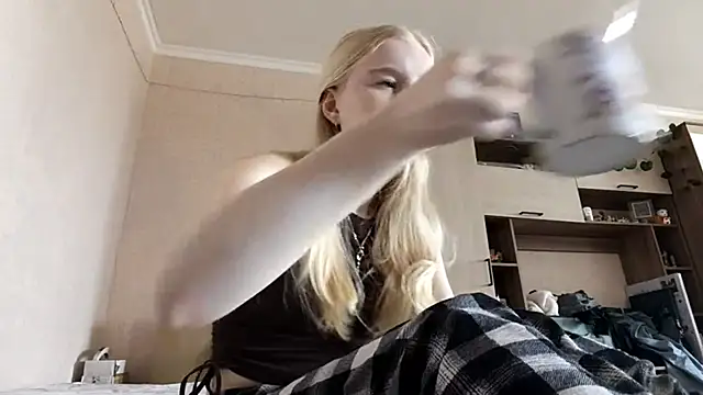 Snapshot of ForwentSeat chatting on April 2026 07:03:02 AM ForwentSeat online show from April 2026 07:03:02 AM