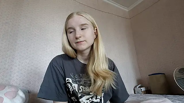 Snapshot of ForwentSeat chatting on April 2026 07:13:01 AM ForwentSeat online show from April 2026 07:13:01 AM