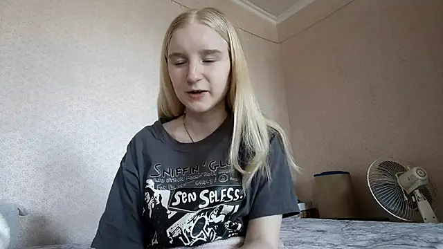 Snapshot of ForwentSeat chatting on April 2026 07:45:01 AM ForwentSeat online show from April 2026 07:45:01 AM