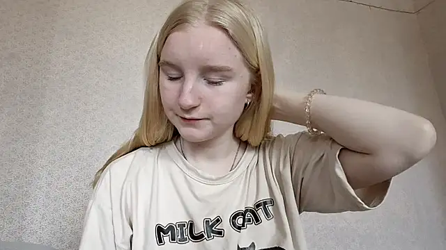 Snapshot of ForwentSeat chatting on April 2026 07:03:01 AM ForwentSeat online show from April 2026 07:03:01 AM