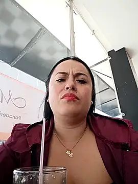 Snapshot of Lesli_26 chatting on April 2026 01:27:02 PM Lesli 26 online show from April 2026 01:27:02 PM