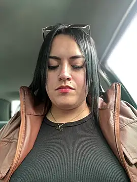 Snapshot of Lesli_26 chatting on April 2026 06:01:02 PM Lesli 26 online show from April 2026 06:01:02 PM