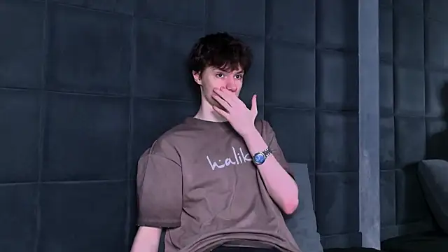 EdwardHogan online show from April 2026 04:29:01 PM