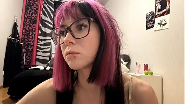 Snapshot of WifeAileen chatting on May 2026 06:38:02 PM WifeAileen online show from May 2026 06:38:02 PM