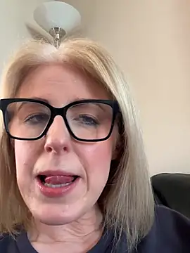 Snapshot of Laylaskyexx chatting on April 2026 10:15:02 AM Laylaskyexx online show from April 2026 10:15:02 AM