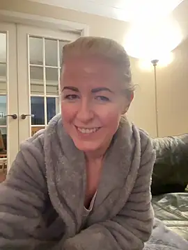 Snapshot of Laylaskyexx chatting on April 2026 04:41:01 AM Laylaskyexx online show from April 2026 04:41:01 AM