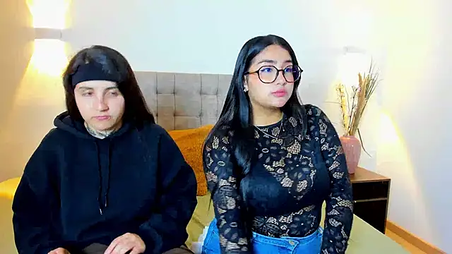 Snapshot of Elisa_n_Emma chatting on April 2026 12:47:01 PM Elisa n Emma online show from April 2026 12:47:01 PM