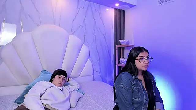 Snapshot of Elisa_n_Emma chatting on April 2026 08:13:02 PM Elisa n Emma online show from April 2026 08:13:02 PM