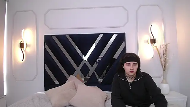 Snapshot of Elisa_n_Emma chatting on April 2026 08:03:02 PM Elisa n Emma online show from April 2026 08:03:02 PM