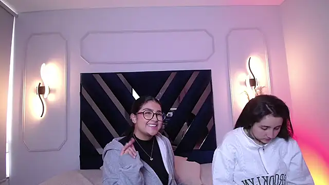 Snapshot of Elisa_n_Emma chatting on April 2026 01:16:02 PM Elisa n Emma online show from April 2026 01:16:02 PM