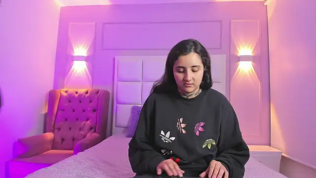 Snapshot of Elisa_n_Emma chatting on April 2026 01:39:01 PM Elisa n Emma online show from April 2026 01:39:01 PM