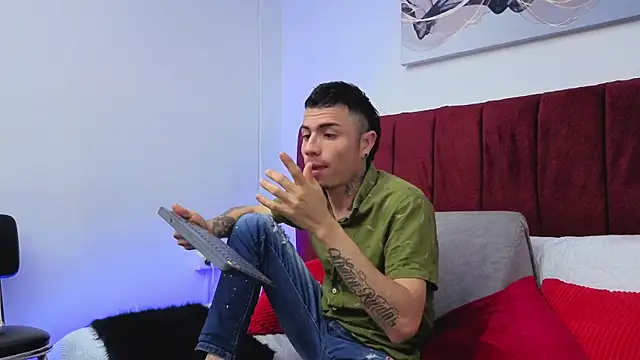 Snapshot of Charlie_Foxie chatting on April 2026 03:50:02 AM Charlie Foxie online show from April 2026 03:50:02 AM