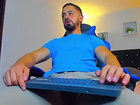 Snapshot of David_Onfire chatting on April 2026 09:30:02 PM David Onfire online show from April 2026 09:30:02 PM