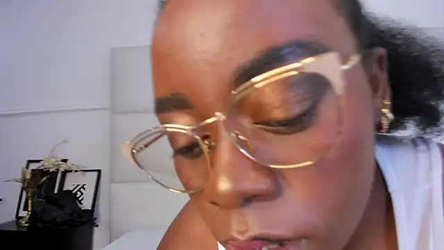 Snapshot of CanelaFlavor chatting on April 2026 09:56:01 PM CanelaFlavor online show from April 2026 09:56:01 PM