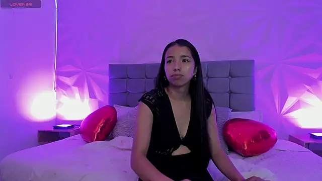 Snapshot of valen_Cg chatting on April 2026 01:00:02 PM valen Cg online show from April 2026 01:00:02 PM