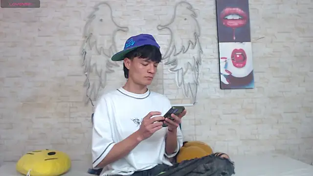 Snapshot of Alex_latino_ chatting on April 2026 10:44:01 PM Alex latino online show from April 2026 10:44:01 PM