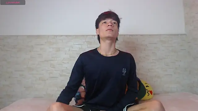 Snapshot of Alex_latino_ chatting on April 2026 07:19:01 PM Alex latino online show from April 2026 07:19:01 PM