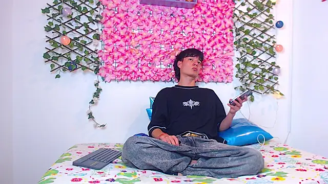 Snapshot of Alex_latino_ chatting on April 2026 03:24:01 AM Alex latino online show from April 2026 03:24:01 AM