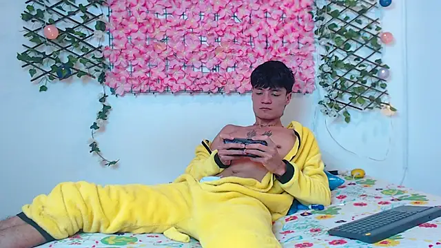 Snapshot of Alex_latino_ chatting on April 2026 03:07:02 AM Alex latino online show from April 2026 03:07:02 AM