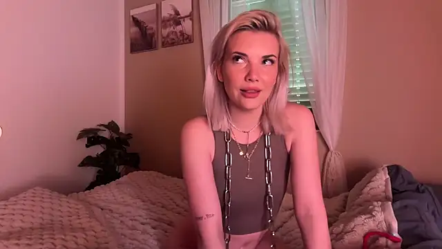 Foxy  Bite online show from April 2026 09:35:01 AM