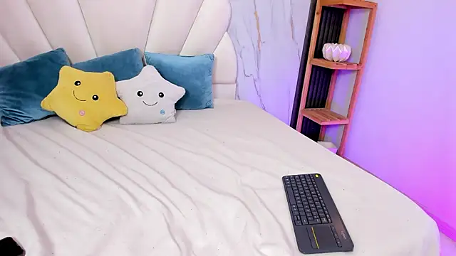 DaphneValucci online show from April 2026 04:40:01 AM