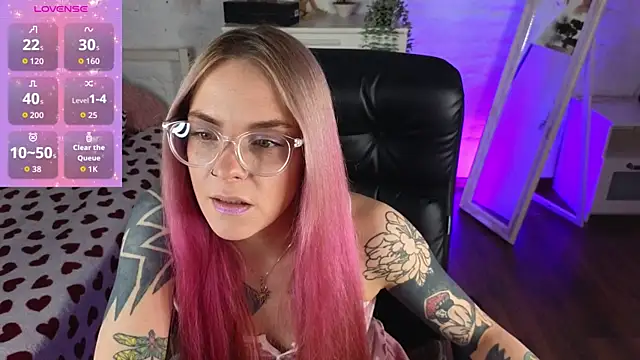 Snapshot of TerryMorris chatting on April 2026 06:44:02 AM TerryMorris online show from April 2026 06:44:02 AM