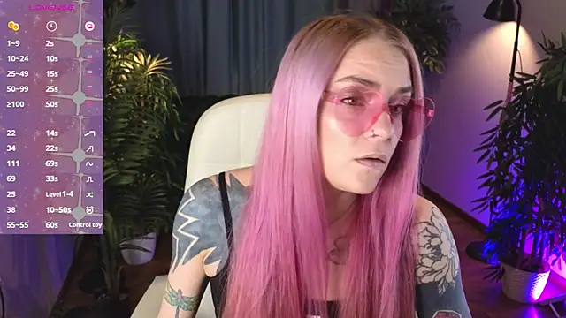 Snapshot of TerryMorris chatting on April 2026 05:12:02 AM TerryMorris online show from April 2026 05:12:02 AM