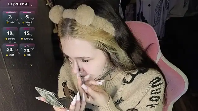 Snapshot of Liaa_Lii chatting on April 2026 06:26:01 PM Liaa Lii online show from April 2026 06:26:01 PM