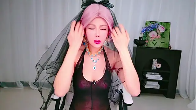 Serendipity889 online show from April 2026 01:04:02 PM