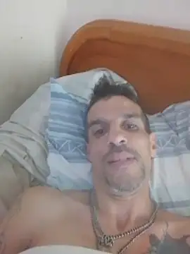 Snapshot of Guillelp chatting on April 2026 03:32:01 PM Guillelp online show from April 2026 03:32:01 PM
