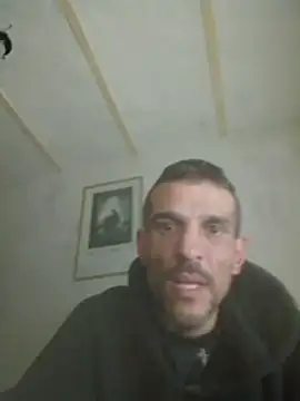 Snapshot of Guillelp chatting on May 2026 11:21:02 PM Guillelp online show from May 2026 11:21:02 PM