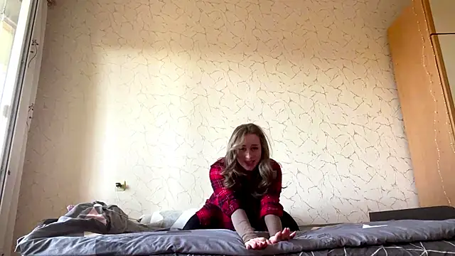 Snapshot of SpringSummers chatting on April 2026 08:15:01 AM SpringSummers online show from April 2026 08:15:01 AM