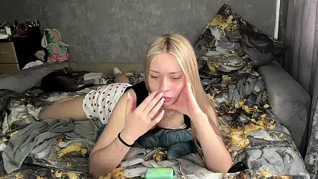 Snapshot of ExactGee chatting on April 2026 06:46:01 AM ExactGee online show from April 2026 06:46:01 AM