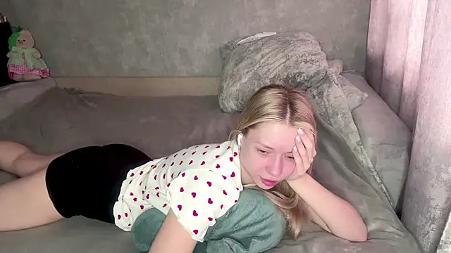 Snapshot of ExactGee chatting on April 2026 06:14:01 AM ExactGee online show from April 2026 06:14:01 AM