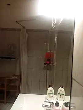 Lolaa92i online show from April 2026 04:01:01 PM