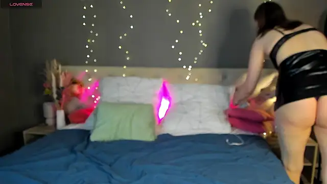 Snapshot of Amy-Desiree chatting on April 2026 01:11:02 AM Amy-Desiree online show from April 2026 01:11:02 AM