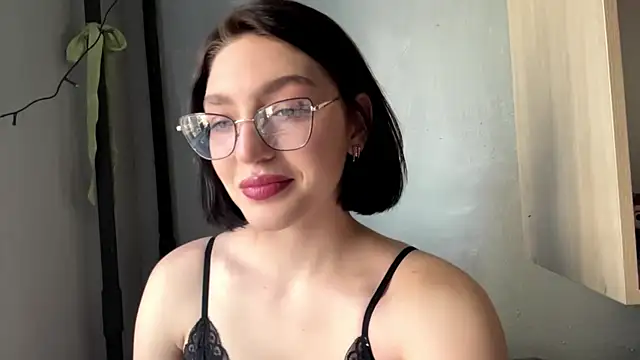 Snapshot of SinfulStarlight chatting on April 2026 05:27:01 AM SinfulStarlight online show from April 2026 05:27:01 AM