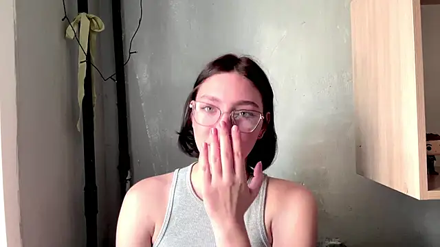 Snapshot of SinfulStarlight chatting on April 2026 05:18:02 AM SinfulStarlight online show from April 2026 05:18:02 AM