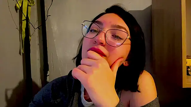 Snapshot of SinfulStarlight chatting on April 2026 01:23:01 PM SinfulStarlight online show from April 2026 01:23:01 PM