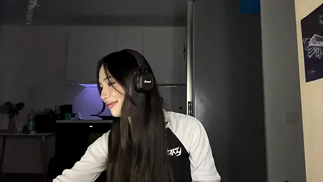 Snapshot of Elizabetswan chatting on April 2026 07:33:02 PM Elizabetswan online show from April 2026 07:33:02 PM