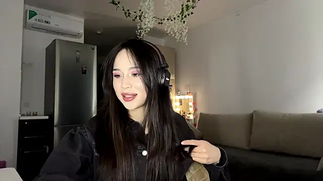 Snapshot of Elizabetswan chatting on April 2026 11:49:01 AM Elizabetswan online show from April 2026 11:49:01 AM