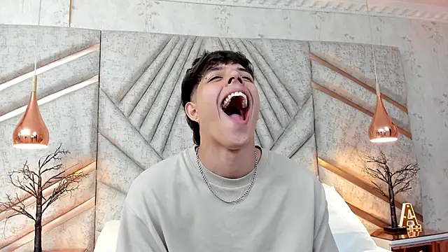 DamiaanXx online show from April 2026 12:43:01 PM