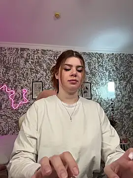 Snapshot of moneyforPeaches chatting on April 2026 05:17:01 PM moneyforPeaches online show from April 2026 05:17:01 PM