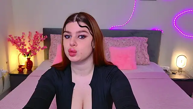 Snapshot of moneyforPeaches chatting on April 2026 04:45:02 PM moneyforPeaches online show from April 2026 04:45:02 PM