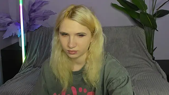 Snapshot of Kitty_Blondie chatting on April 2026 02:22:02 AM Kitty Blondie online show from April 2026 02:22:02 AM